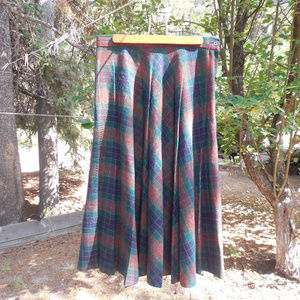 Vintage 1980s pleated plaid skirt | Size XS